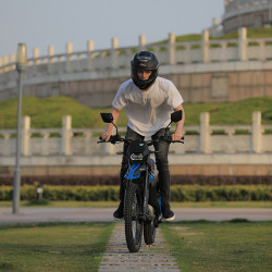 Elektrický motocykl VMOTO ON-R